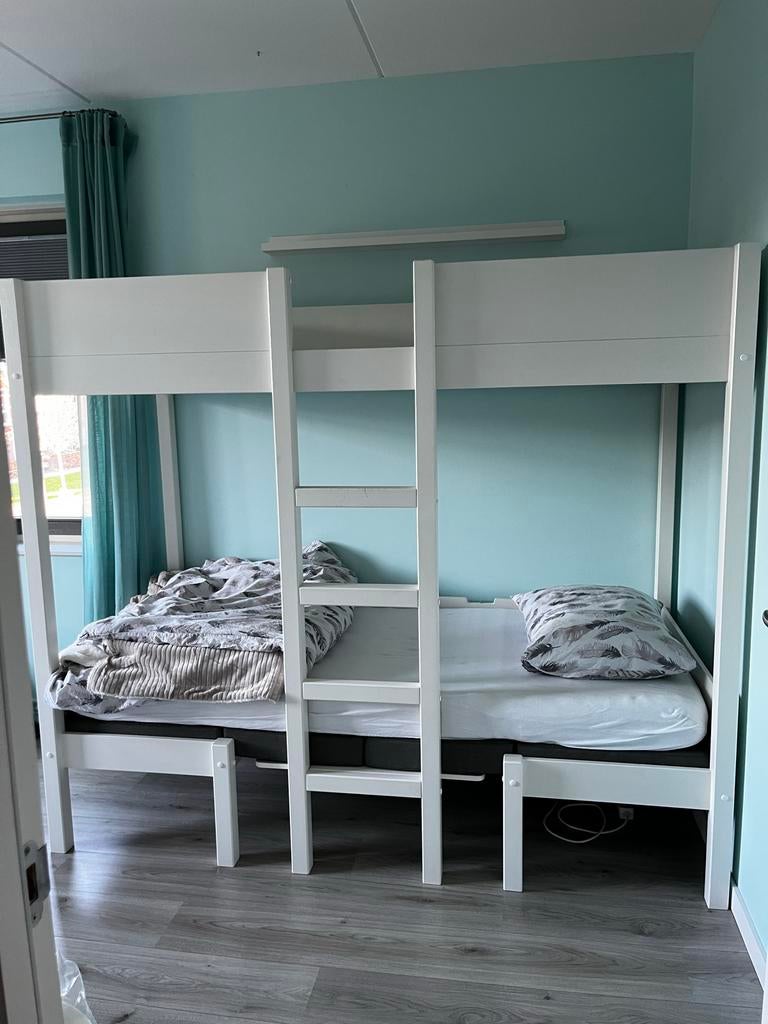 Hoogslaper met zitje - Zeer nette staat, Kinderen en Baby's, Kinderkamer | Stapelbedden en Hoogslapers, Ophalen, Zo goed als nieuw
