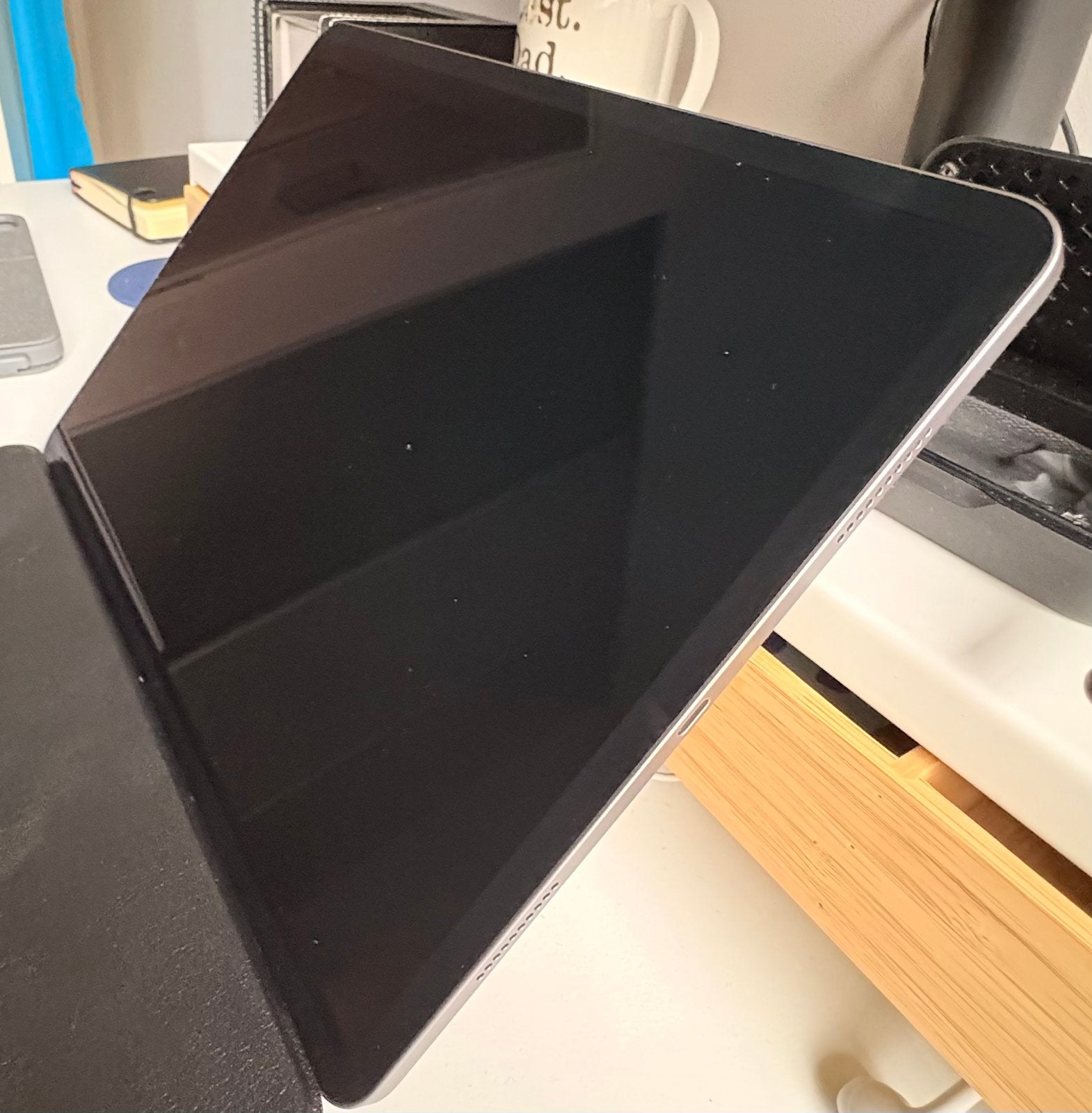 Apple iPad Pro 12,9” M2 128GB + Logitech Combo Touch, Computers en Software, Apple iPads, Apple iPad, 12 inch, Ophalen of Verzenden