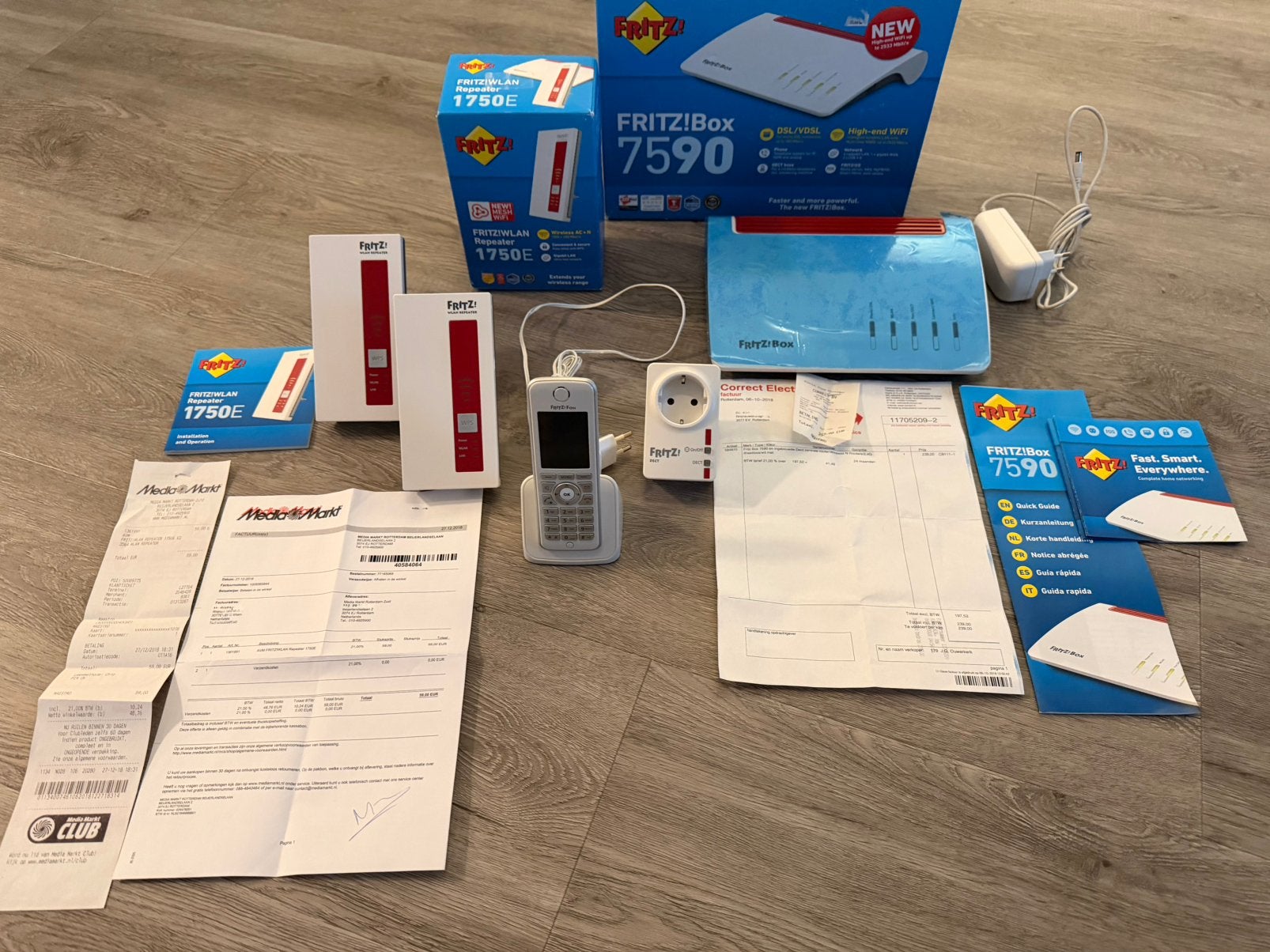 FRITZ!Box 7590, FRITZ!Fon C4, 1750e Repeaters en Smart Plug, Ophalen of Verzenden, Zo goed als nieuw, 6 megapixel of meer