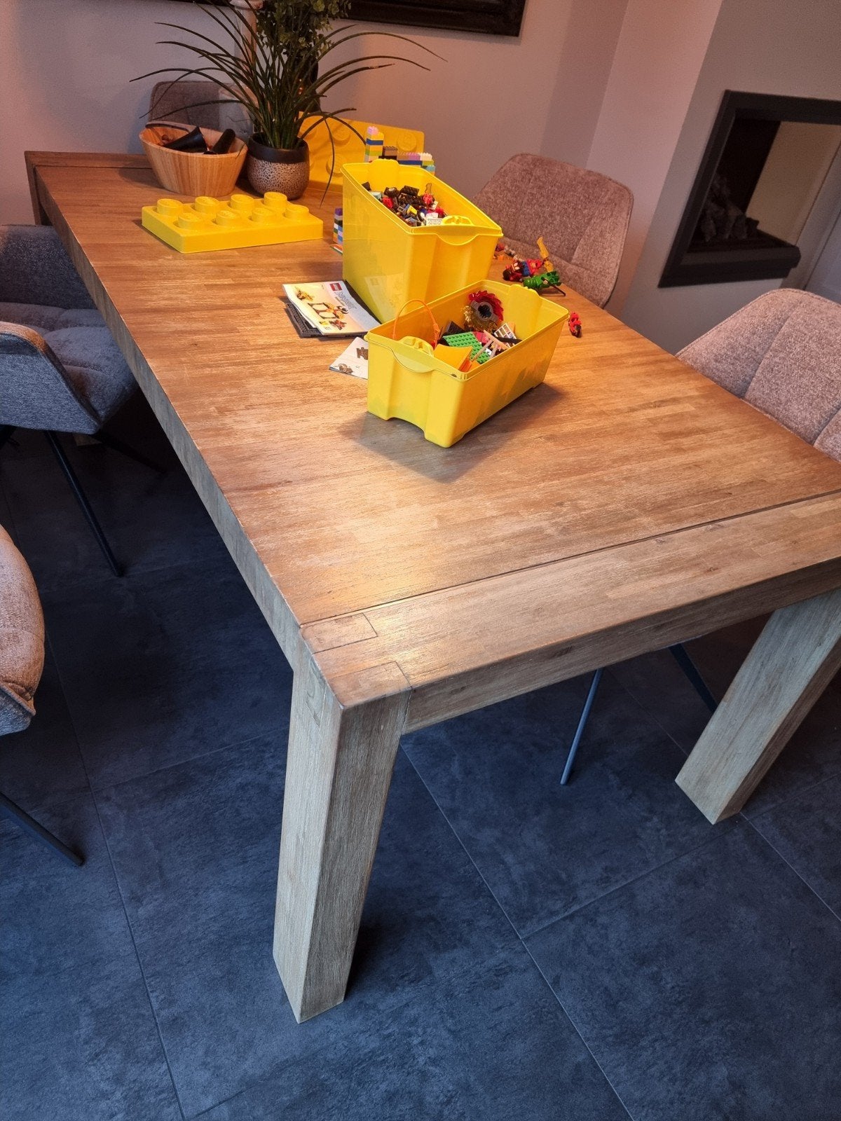 Robuuste acaciahouten eettafel, Huis en Inrichting, Tafels | Eettafels, 100 tot 150 cm, Ophalen of Verzenden, Zo goed als nieuw