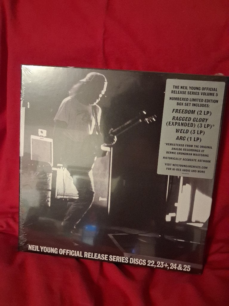 Foto 9 van Neil Young lp-box Official Release Series Discs 22,23,24&25