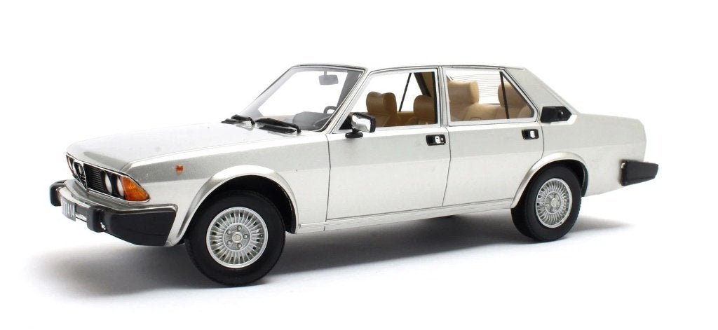 Alfa Romeo Alfa 6 Type 119 Zilvergrijs Cult Models CML100-2, Overige merken, Auto, Nieuw, Minichamps GmbH & Co. KG Postfach 500505 info@minichamps.de