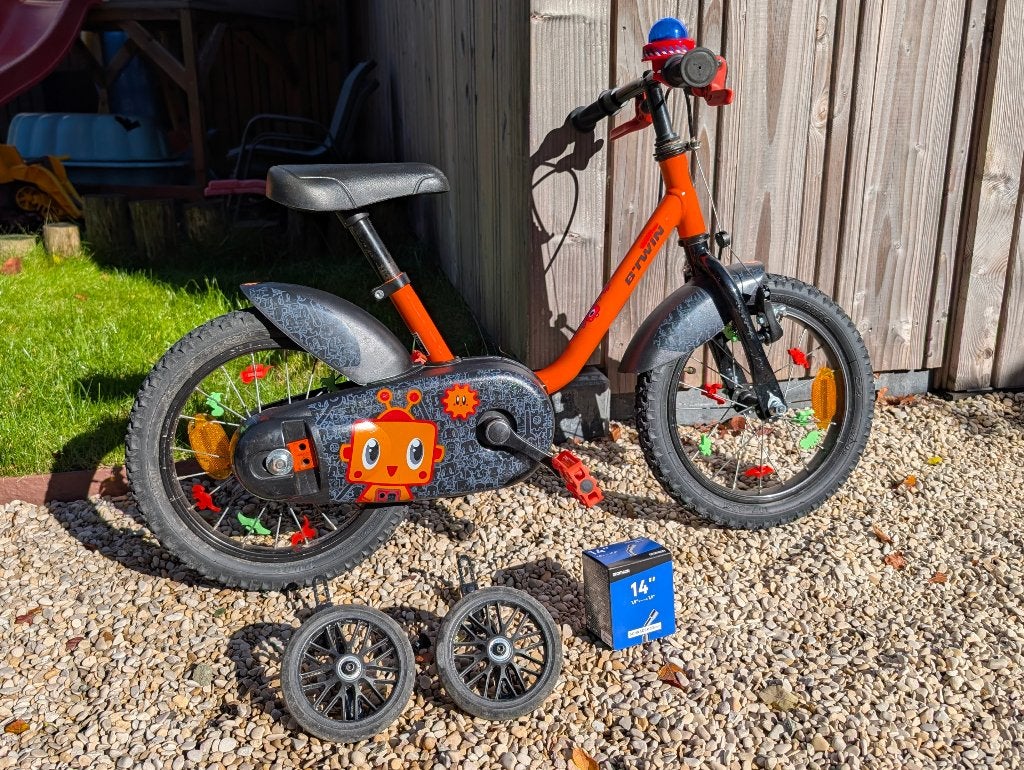 Kinderfiets B’Twin Robot 500 14 inch + zijwieltjes, Ophalen, Zijwieltjes, Gebruikt, Velgrem