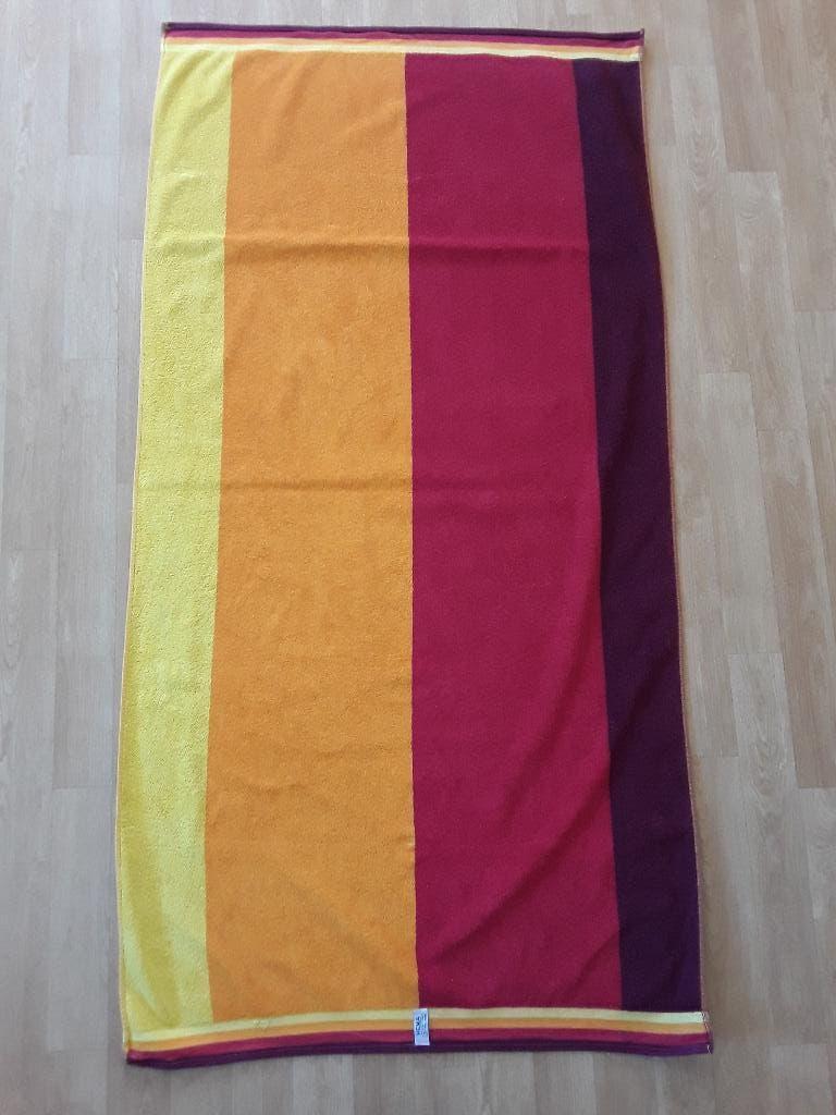 badlaken 85 x 165 cm. Hema, Ophalen of Verzenden, Zo goed als nieuw, Rood, Handdoek