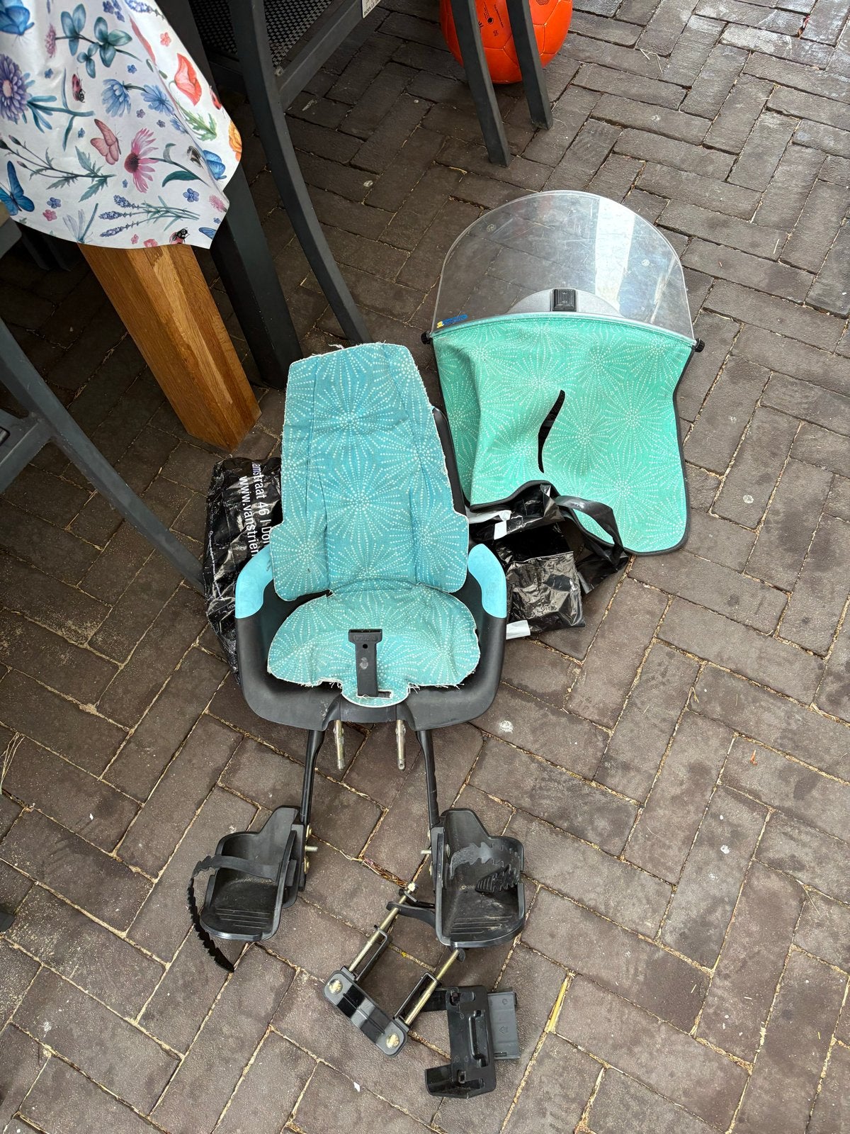 Bobike fietsstoeltje met windscherm, Ophalen, Gebruikt, Voetsteuntjes, Voorzitje