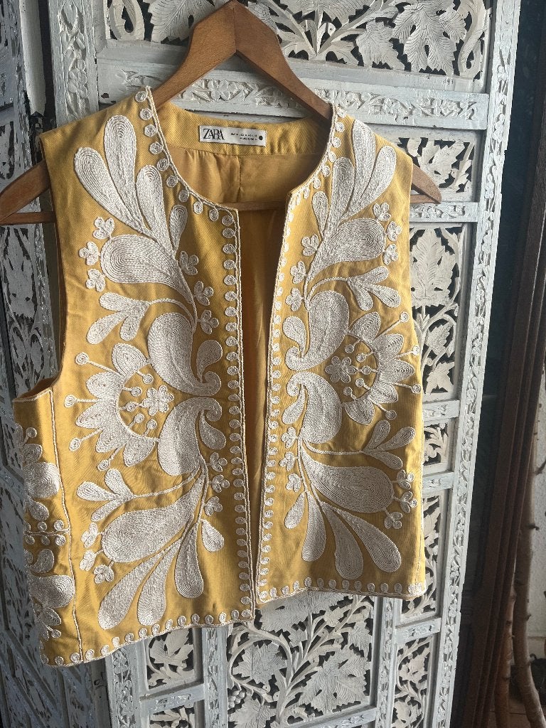 Zara geborduurde gilet maat m, Maat 38/40 (M), Zara, Geel, Ophalen of Verzenden