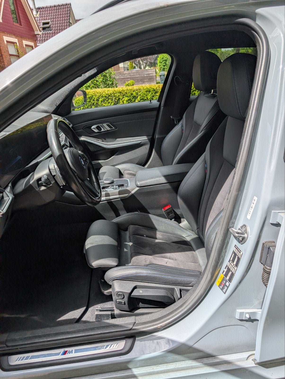 Foto 7 van BMW 330e Touring LCI M pakket + M Performance Brooklyn Grau
