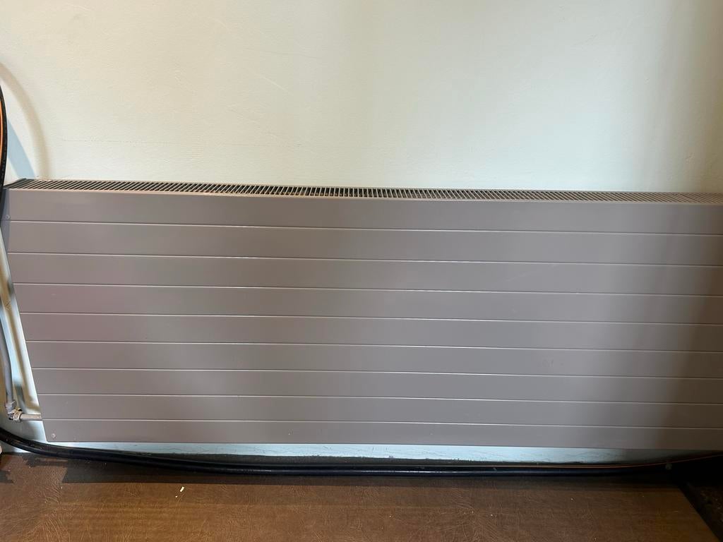 Radson Design Radiator Grijs 180x60 cm met Muurbeugel, 30 tot 80 cm, Gebruikt, Radiator, 150 cm of meer