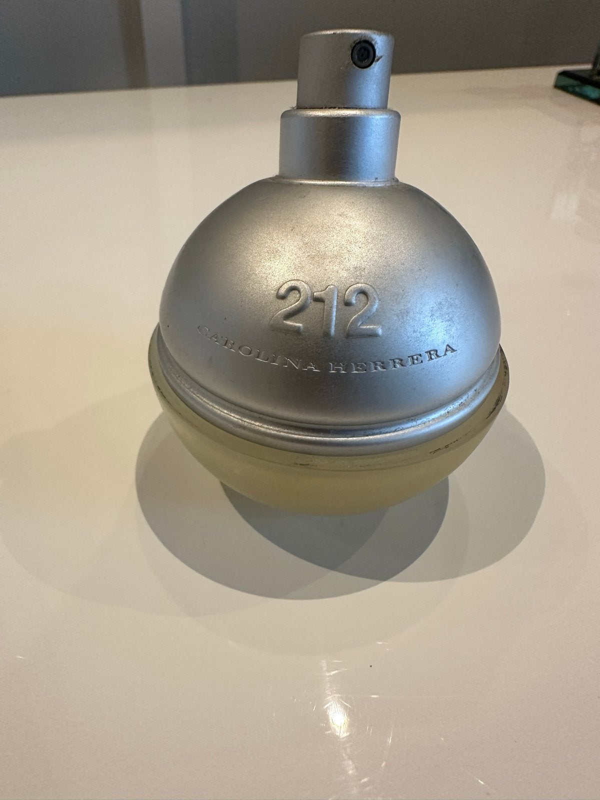 212 Carolina Herrera parfum, Ophalen of Verzenden, Zo goed als nieuw