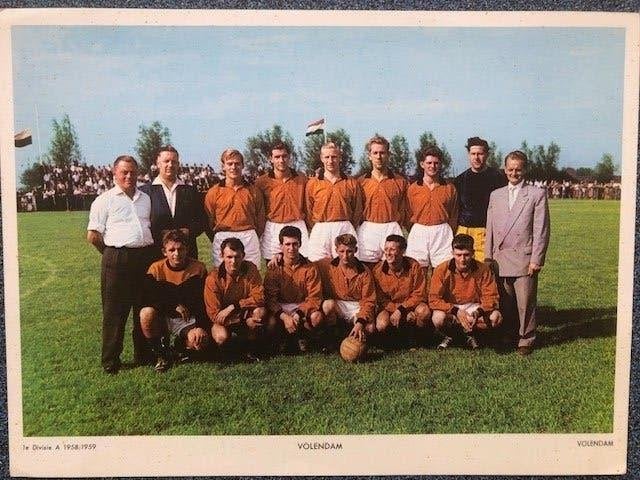 Elftalplaat Volendam ESSO plaat 1958  1959 Eerste Divisie A, Ophalen of Verzenden, Gebruikt, Overige binnenlandse clubs, Spelerskaart