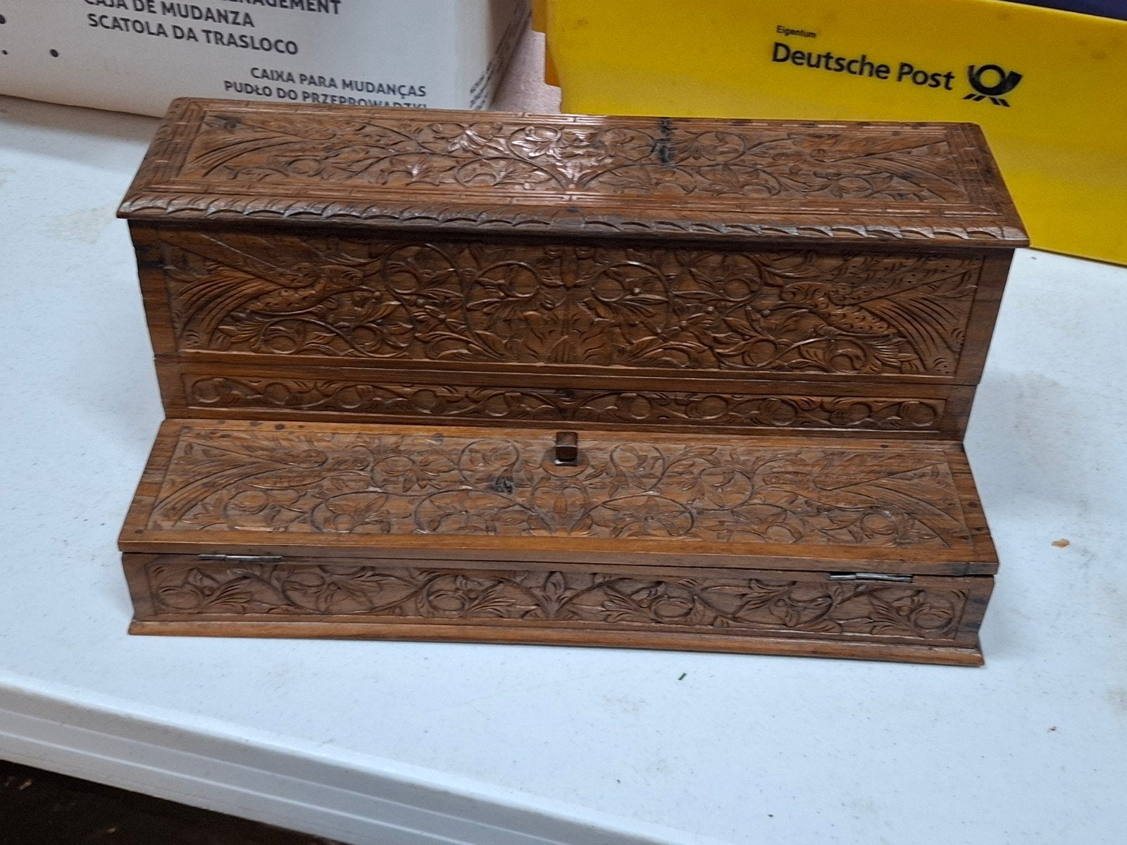 Antieke houten kist met gedetailleerd houtsnijwerk, Antiek en Kunst, Ophalen of Verzenden