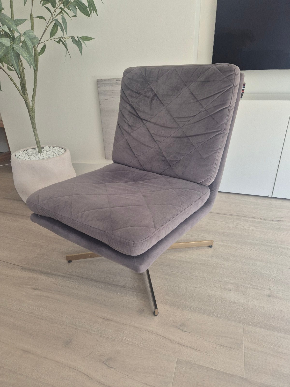 Moderne grijze fauteuil met gouden draaivoet, Ophalen, Gebruikt, Stof, Eén