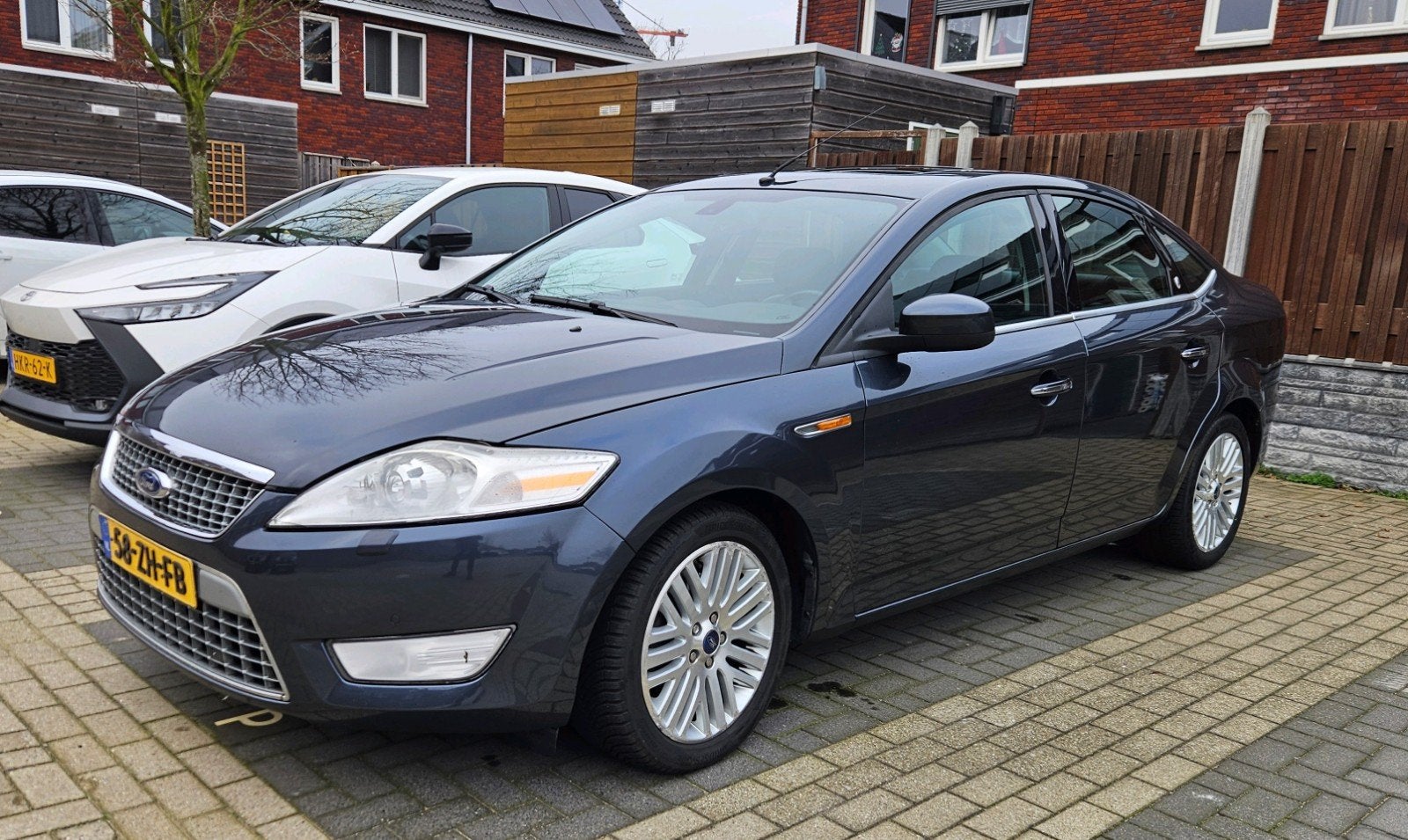 Ford Mondeo 2.3 16V AUT GHIA NAP BOM Vol Open dak Stoelverw, 1441 kg, 730 kg, Zwart, 4 cilinders