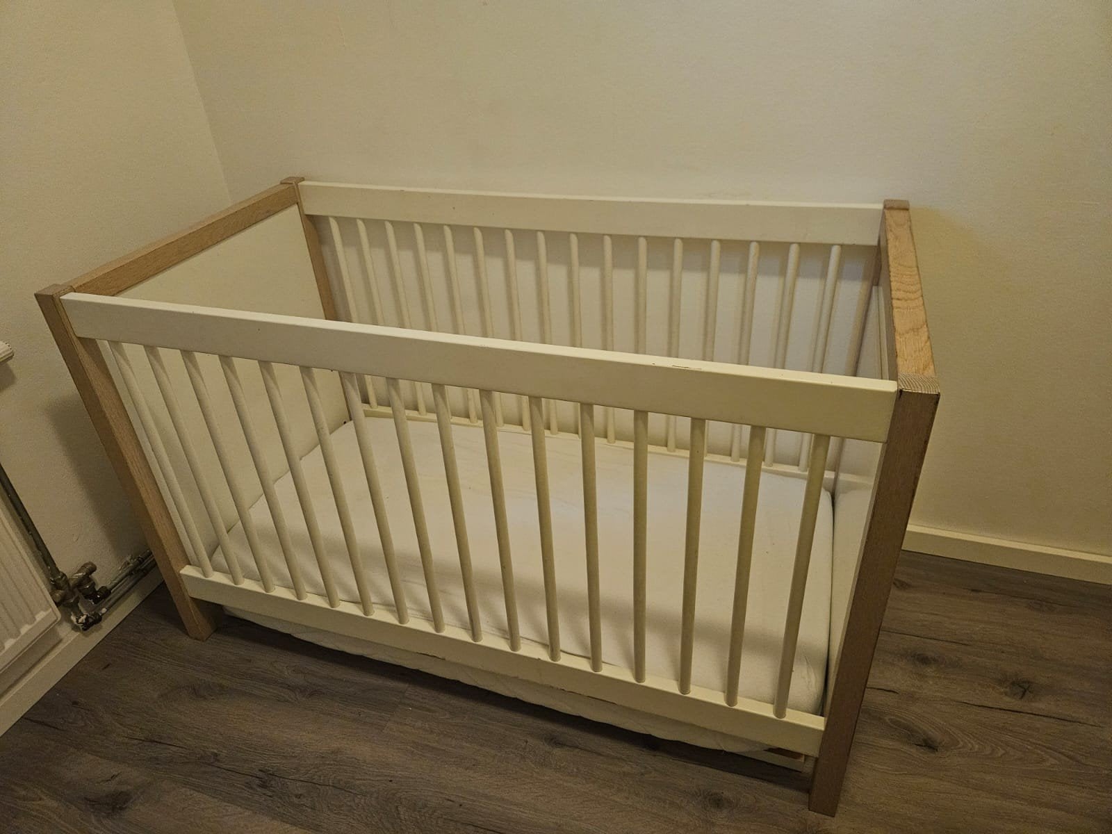 Houten babybedje met matras, Ophalen, Gebruikt, Ledikant