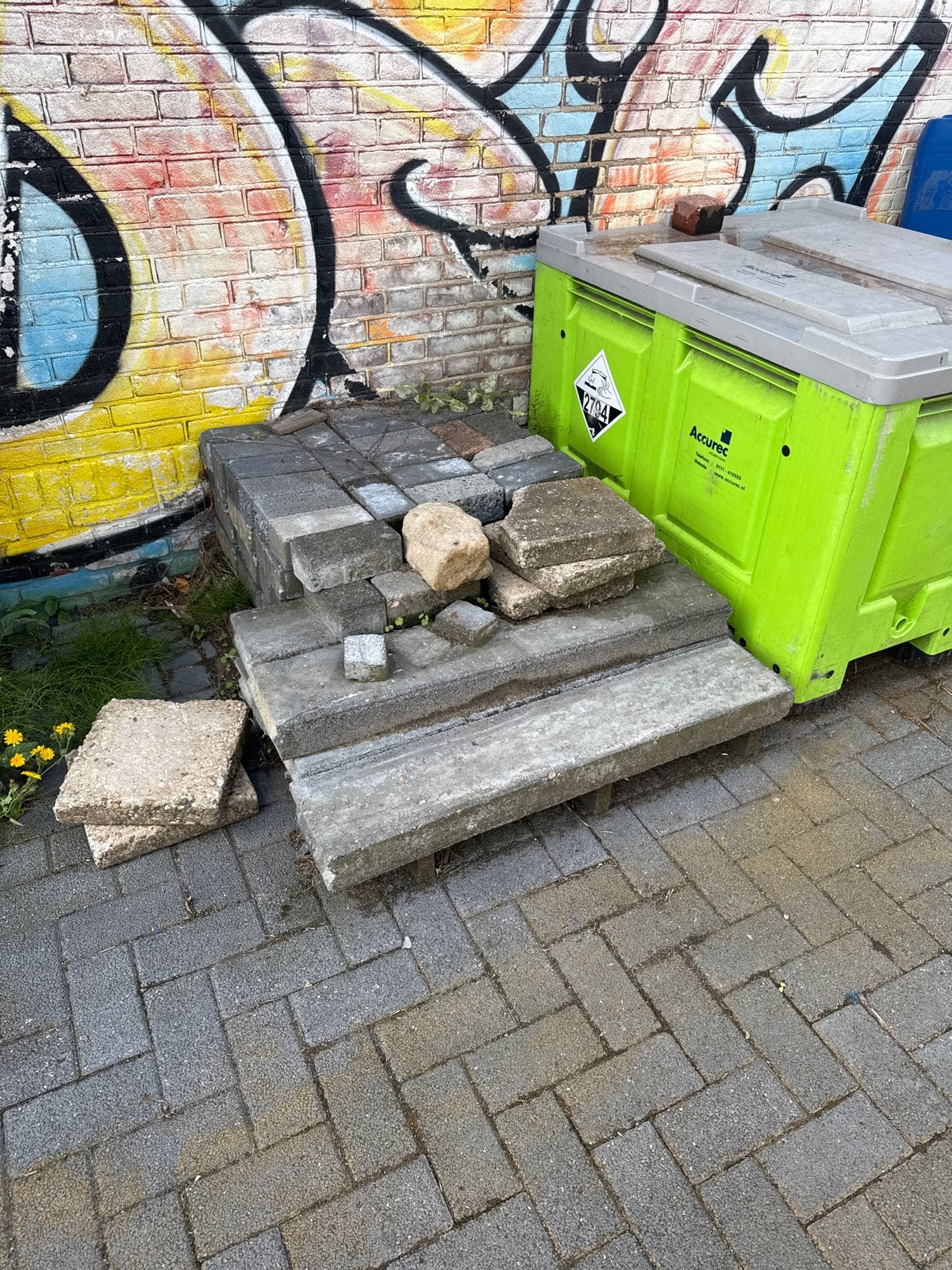 Gratis af te halen: Pallet klinkers en trottoirbanden, Ophalen of Verzenden, Gebruikt, Beton, Klinkers
