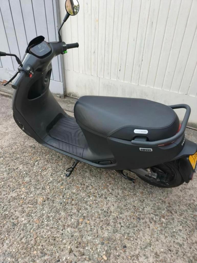 Segway E125S (Premium Electric Scooter), Ophalen, Maximaal 45 km/u, Elektrisch, Zo goed als nieuw