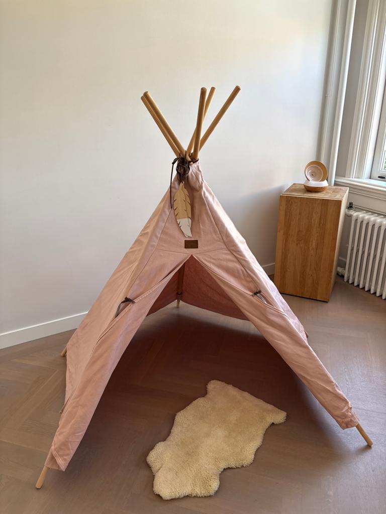 Nobodinoz roze kindertipi met houten stokken, Ophalen of Verzenden, Zo goed als nieuw