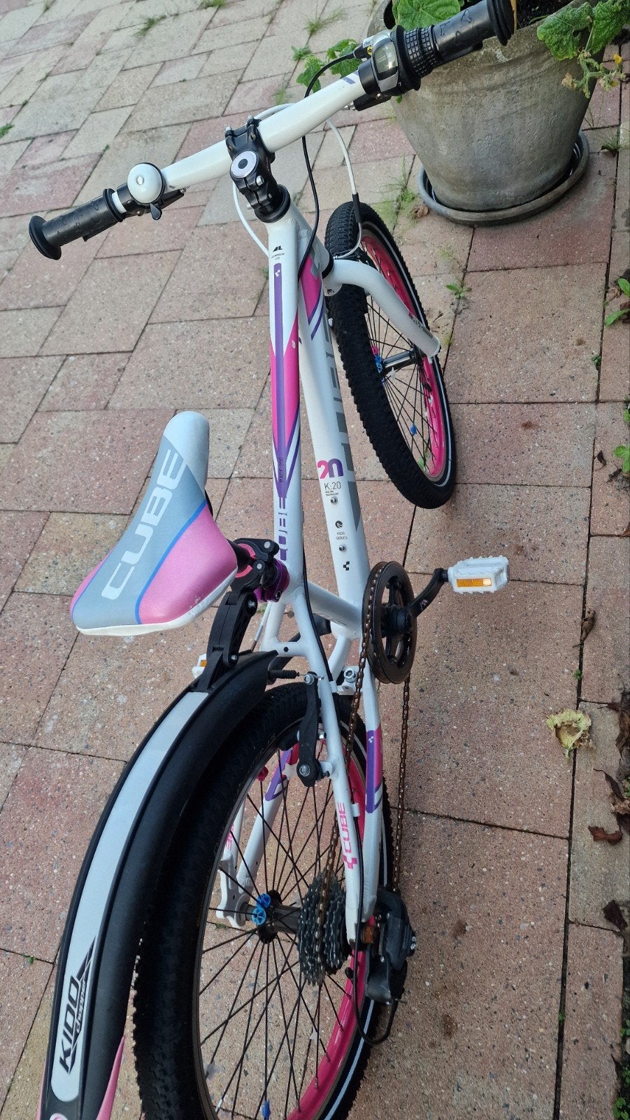 Foto 7 van Cube Race 200 20" meisjes mountainbike roze/wit