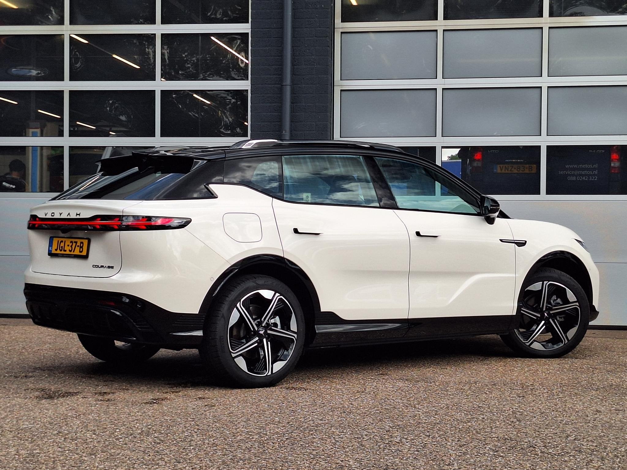 VOYAH Courage Performance Edition 80 kWh | Panoramadak | 360, Auto's, 12 maanden, 435 pk, 2202 kg, Wit