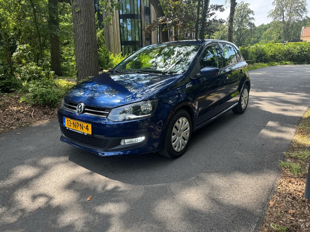 Volkswagen Polo 1.4-16V Comfortline (2010)- Cruise + Carplay, Voorwielaandrijving, Stof, 40 €/maand, Zwart