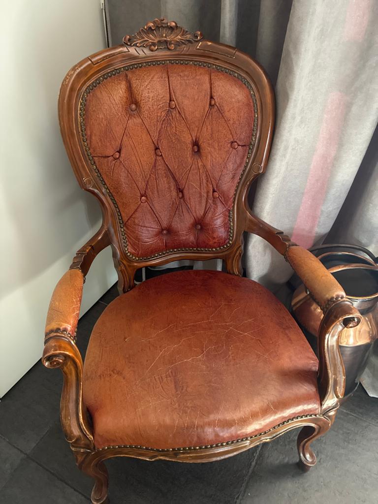 Antieke fauteuil met lederen bekleding, Ophalen