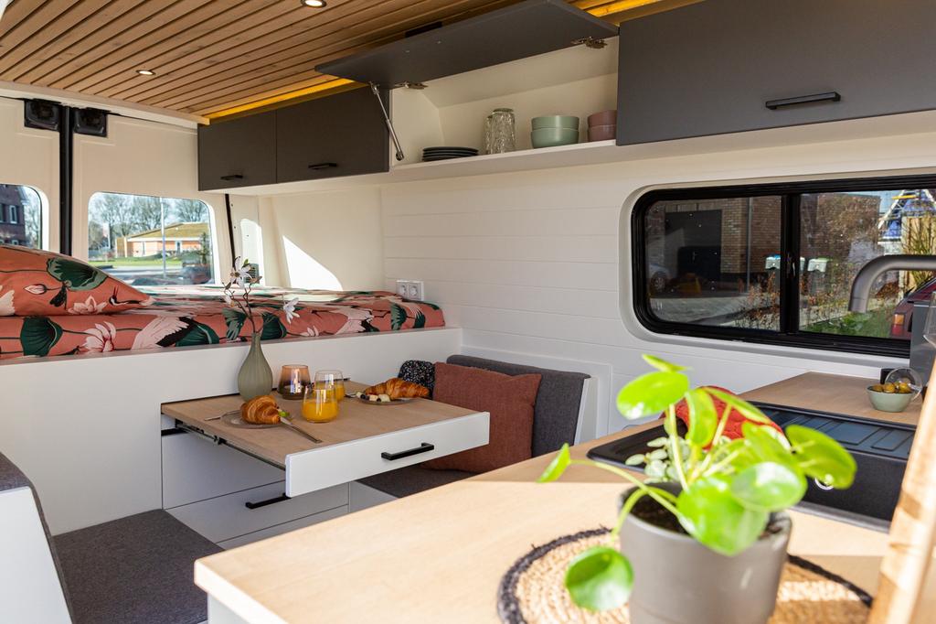 Buscampers op maat aangeboden, Caravans en Kamperen, Ophalen, Zo goed als nieuw