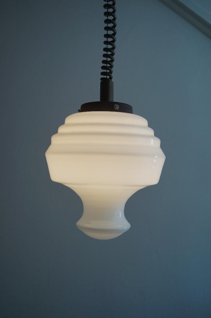 vintage hanglamp trekpendel wit opaalglas bruin metaal., Glas, Gebruikt, Vintage, Ophalen of Verzenden