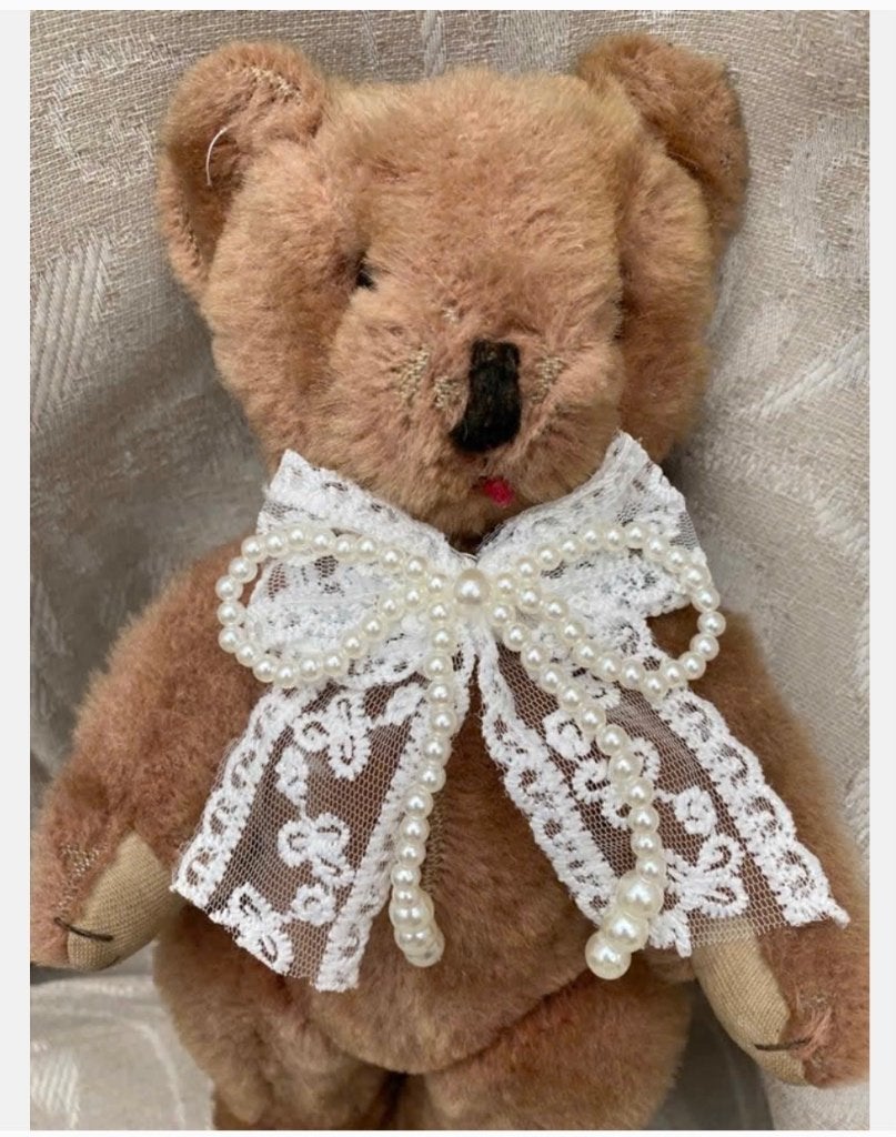 Antiek oude beer 31 cm met mooie strik pareltjes, Verzamelen, Beren en Cherished Teddies, Overige merken, Stoffen beer, Ophalen of Verzenden