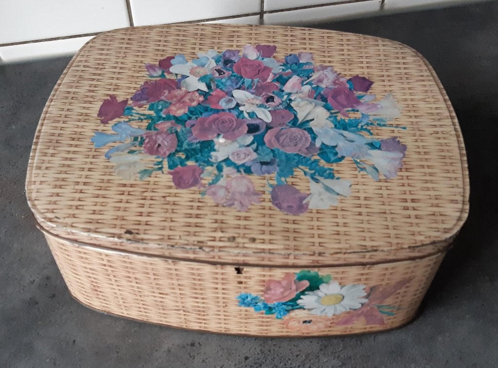 blik Lutti, bloemen op rieten ondergrond, Verzamelen, Ophalen of Verzenden, Gebruikt, Overige, Overige merken