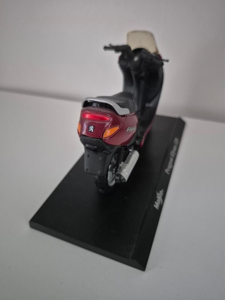 ≥ Maisto Peugeot Elyseo 125 Model Scooter — Modelauto's | 1:18
