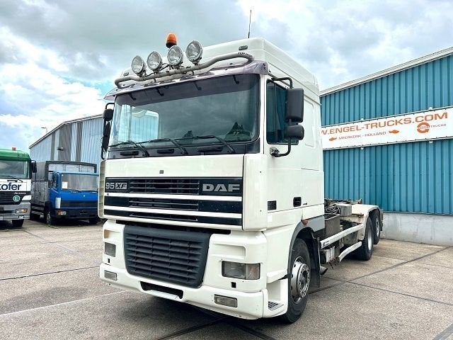 DAF 95.480 XF SPACECAB 6x2 WITH HOOK-ARM SYSTEM (EURO 3 / ZF, Wit, Bedrijf, Standkachel, DAF