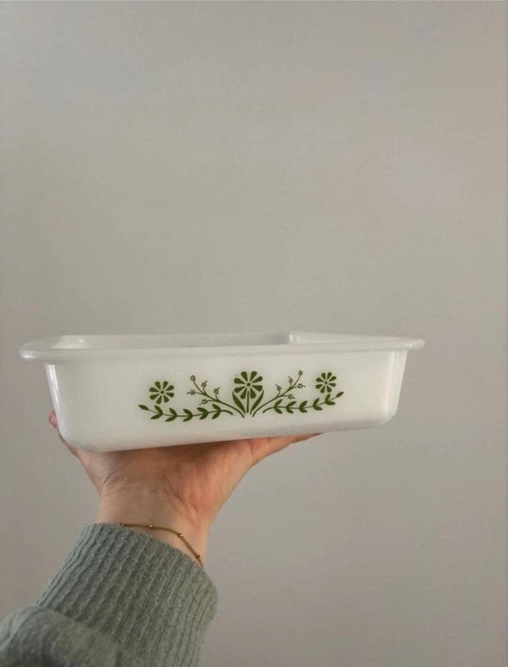 Witte ovenschaal met bloemmotief, Ophalen of Verzenden, Steen/keramiek, Wit, Overige typen