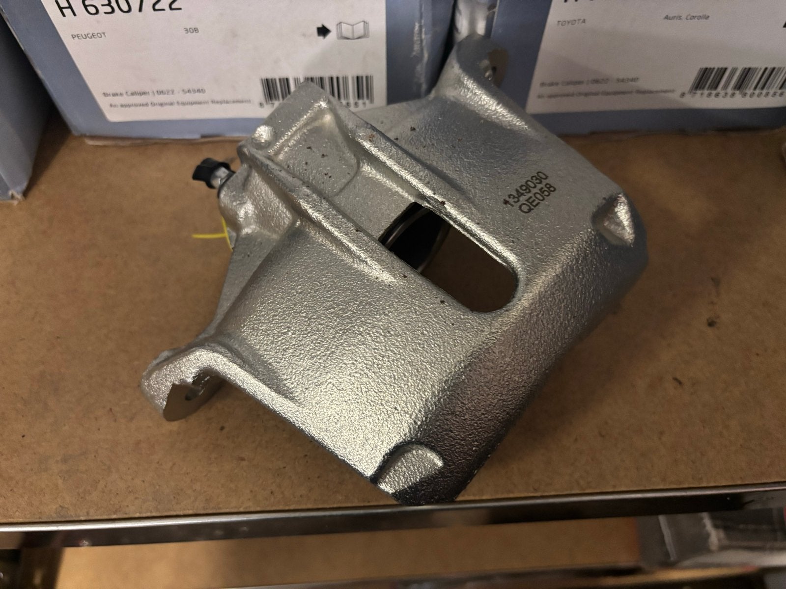 Nieuwe remklauw rechtsvoor Peugeot 206, ., Nieuw, Ophalen of Verzenden, .