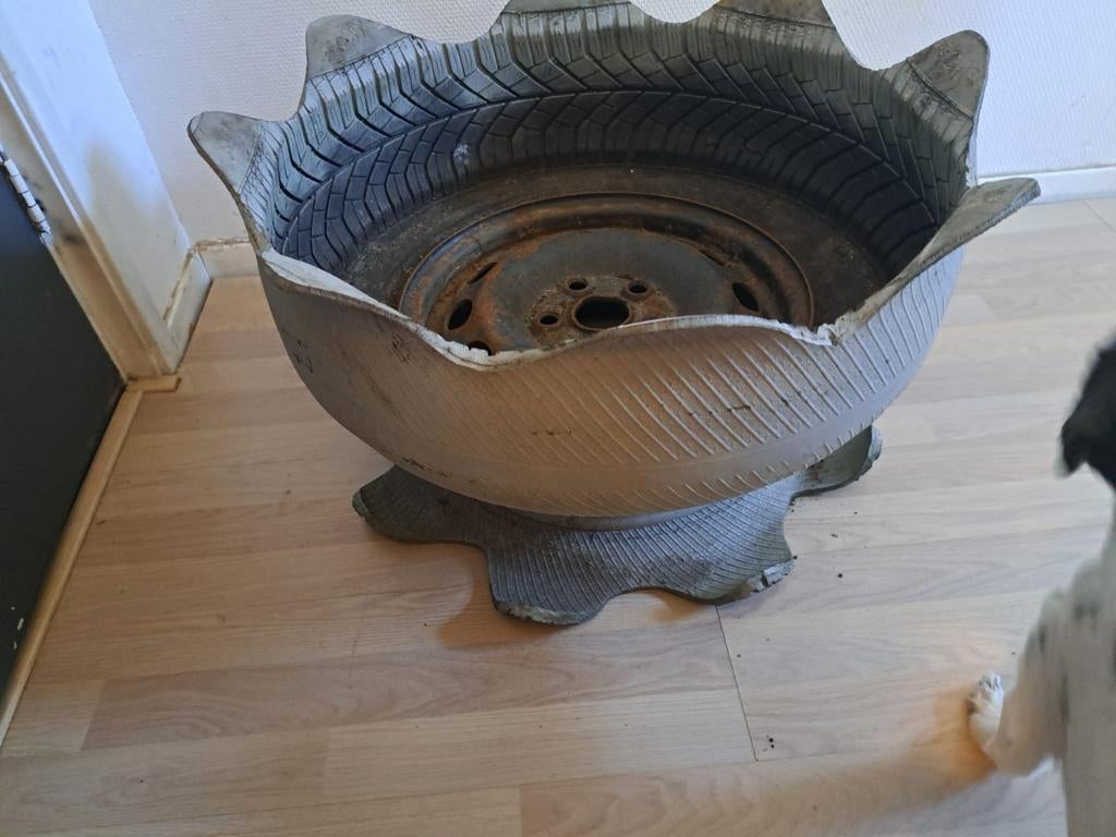 4 unieke plantenbakken van autobanden., Ophalen, Overige materialen, Gebruikt, Minder dan 30 cm