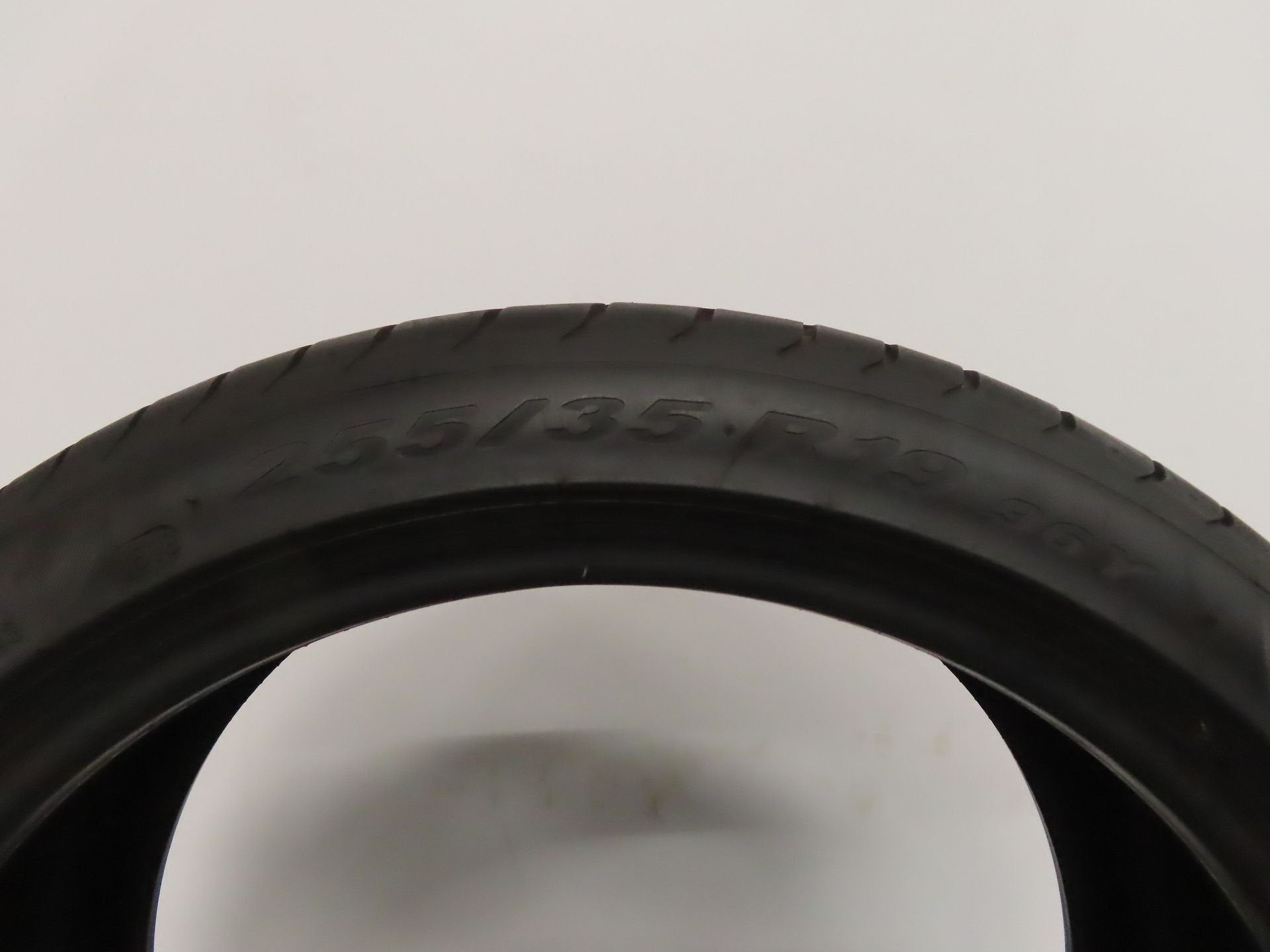 Zomerbanden Pirelli p zero 255 35 19 inch 2 stuks 7 mm, 19 inch, Gebruikt, 255 mm, -
