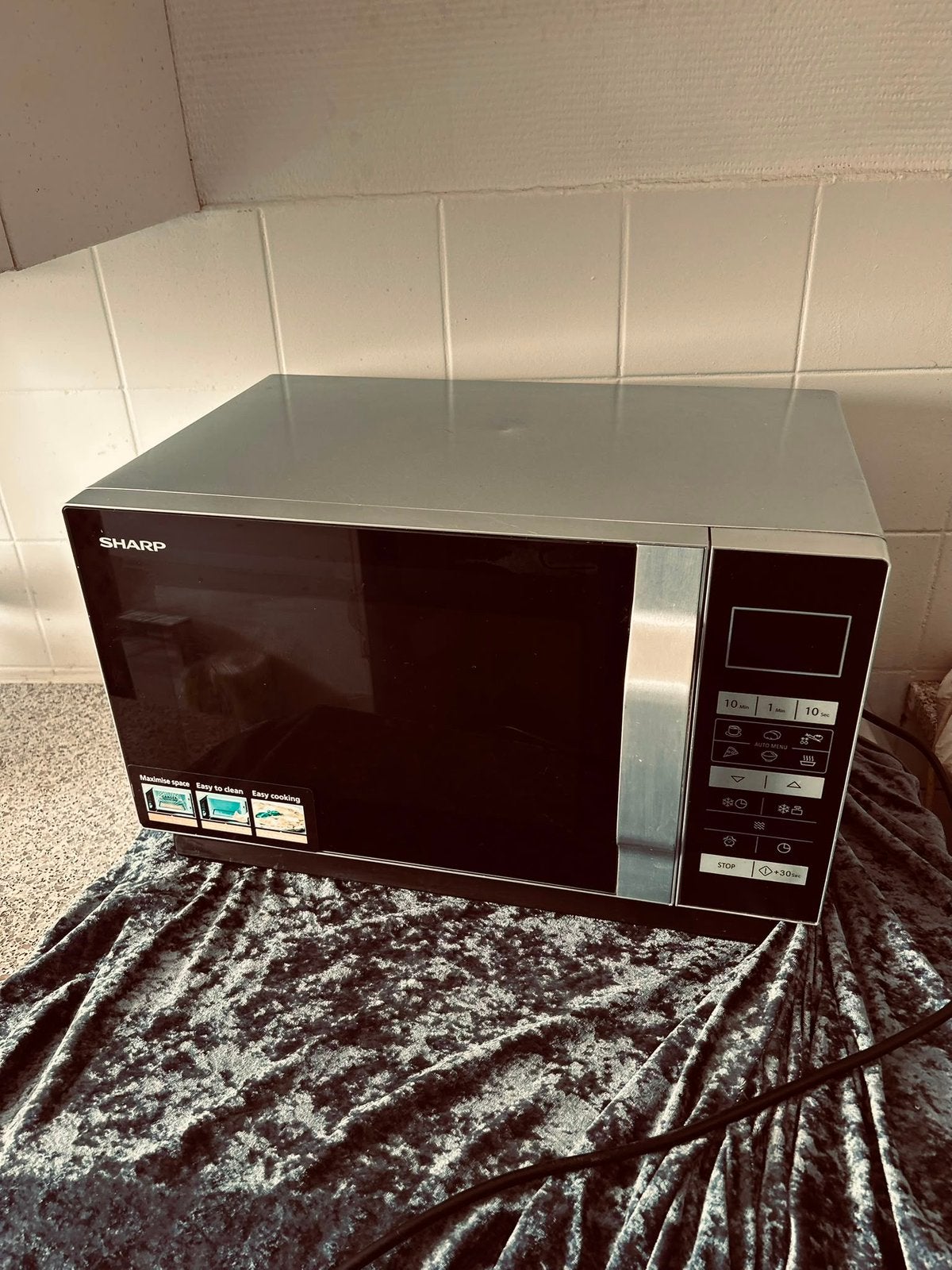 Goedewerkende Sharp magnetron bijna nieuw, Ophalen, Zo goed als nieuw, Vrijstaand, Magnetron