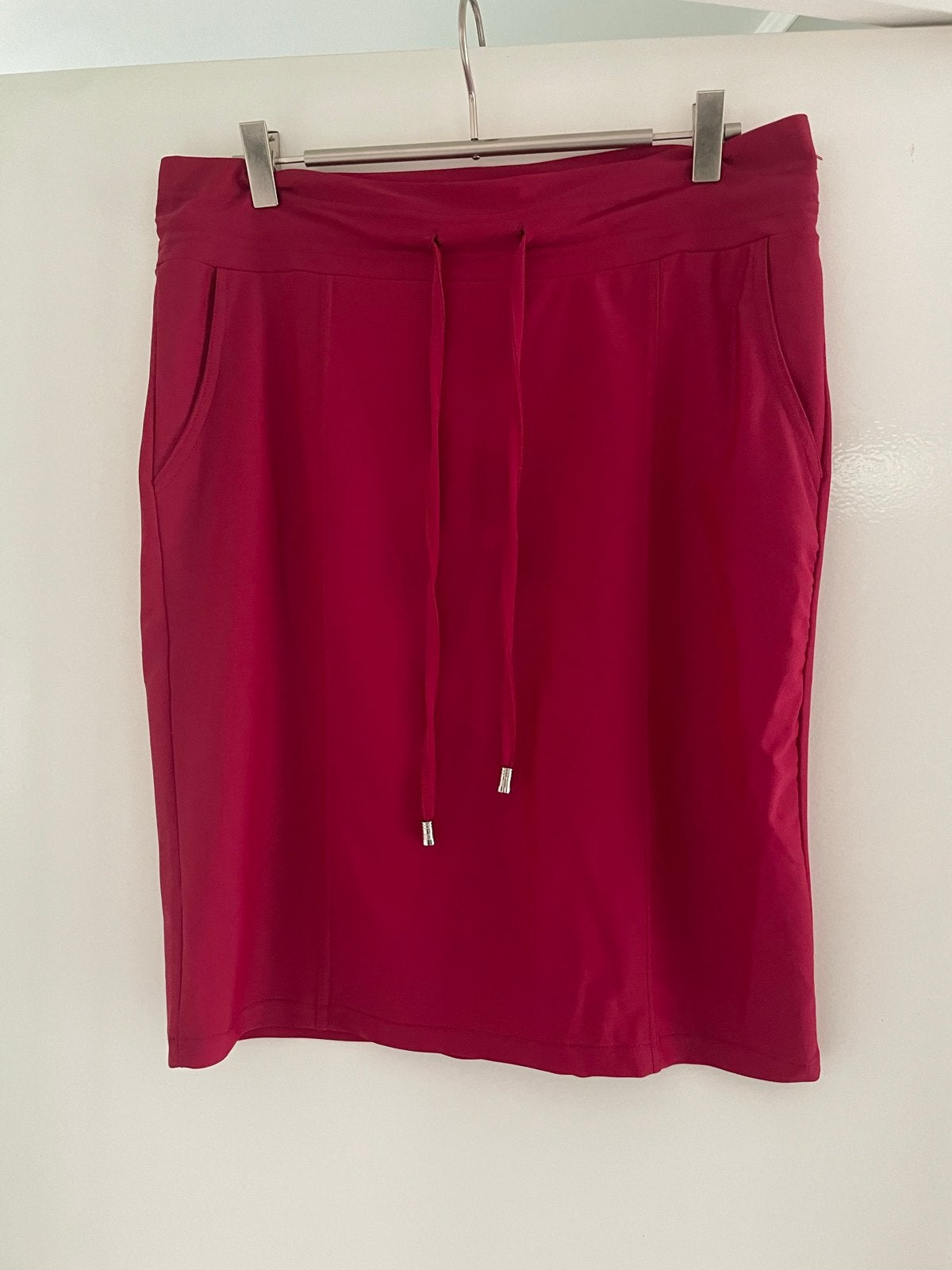 Envy Travel Quality rok bordeauxrood maao XL nieuw, Kleding | Dames, Ophalen, Maat 46/48 (XL) of groter, Nieuw, Knielengte