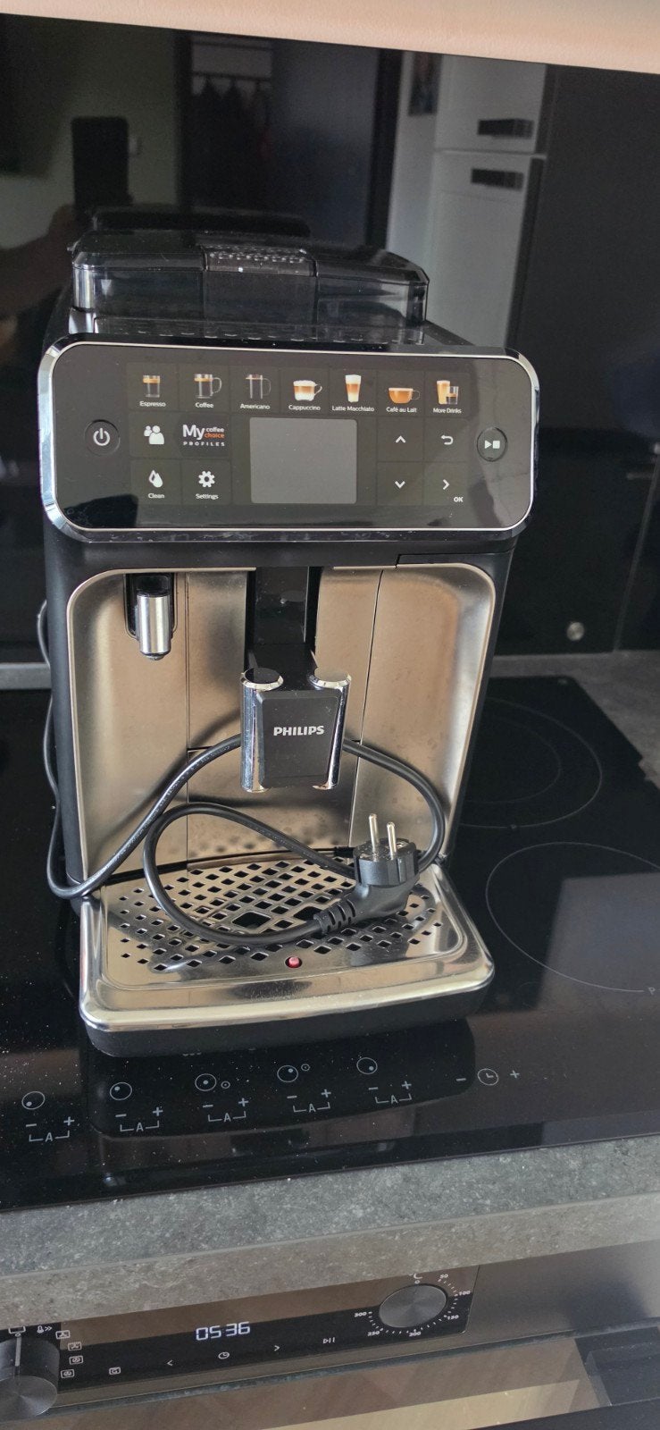 Philips EP5447/90 Volautomatische Espressomachine, Ophalen, Afneembaar waterreservoir, Gebruikt, Espresso apparaat