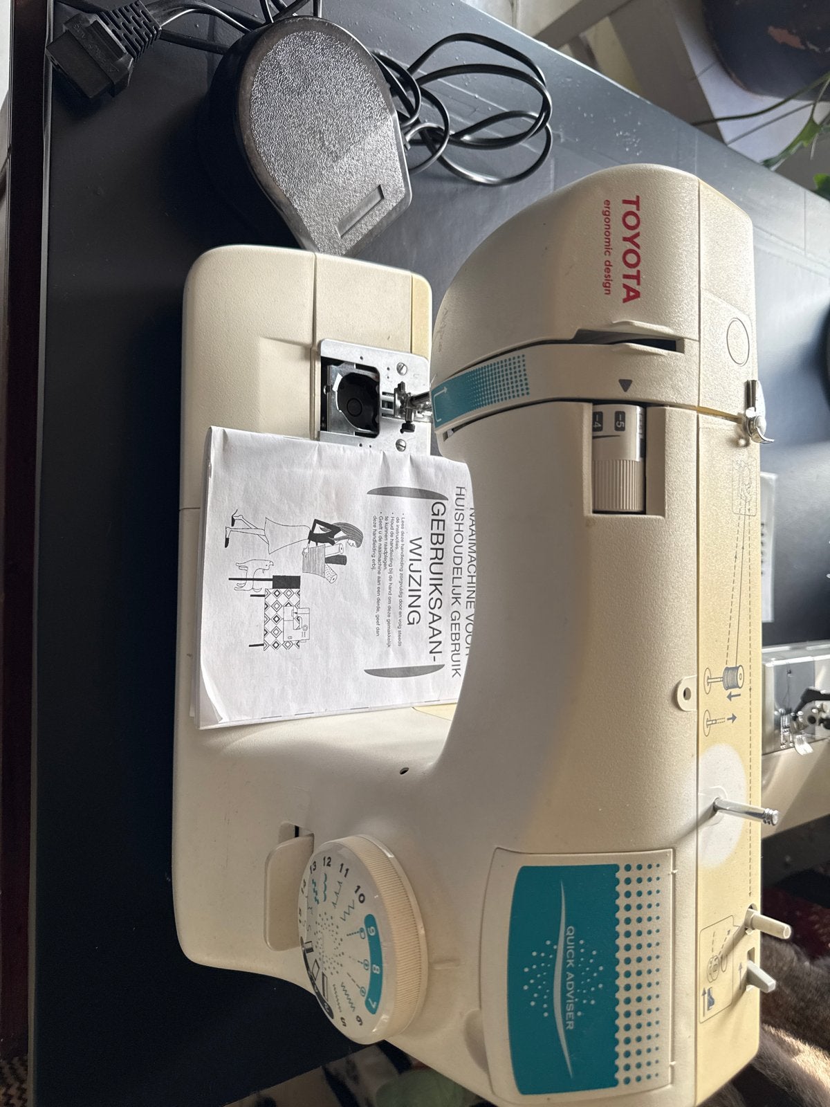 Gratis af te halen: Toyota naaimachine voor onderdelen, Hobby en Vrije tijd, Naaimachines en Toebehoren, Ophalen, Gebruikt, Naaimachine
