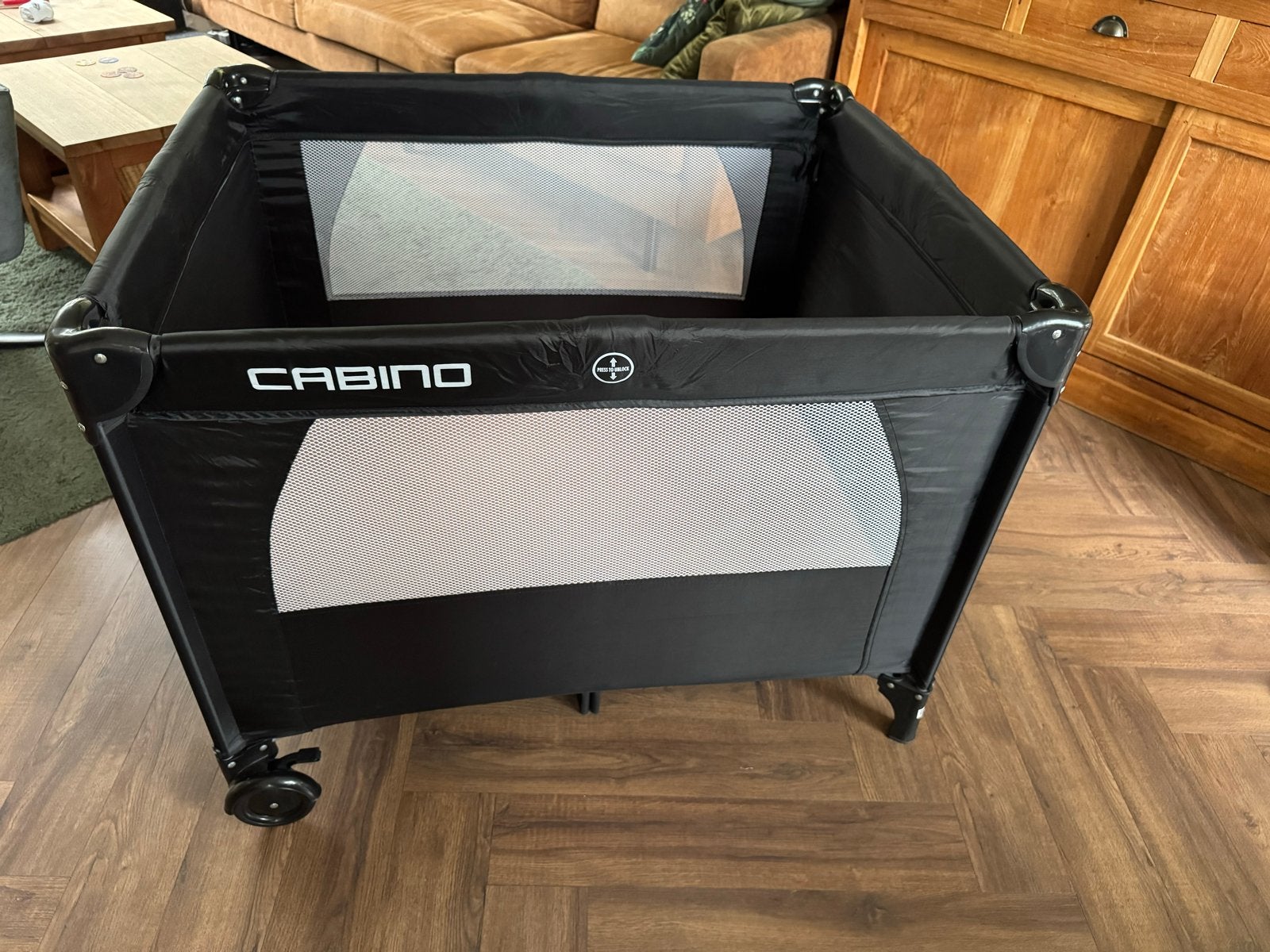 Cabino babybox 80x100 met bodemverhoger en matras, Ophalen, Gebruikt, Rechthoekig, In hoogte verstelbaar