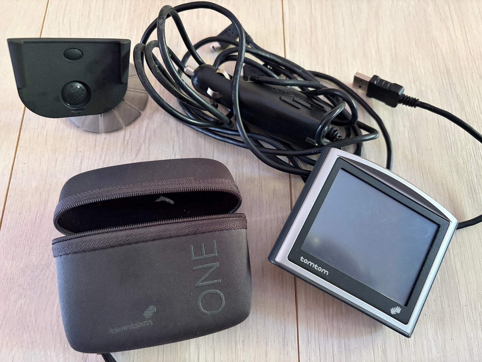TomTom ONE Navigatiesysteem met accessoires, Ophalen, Gebruikt