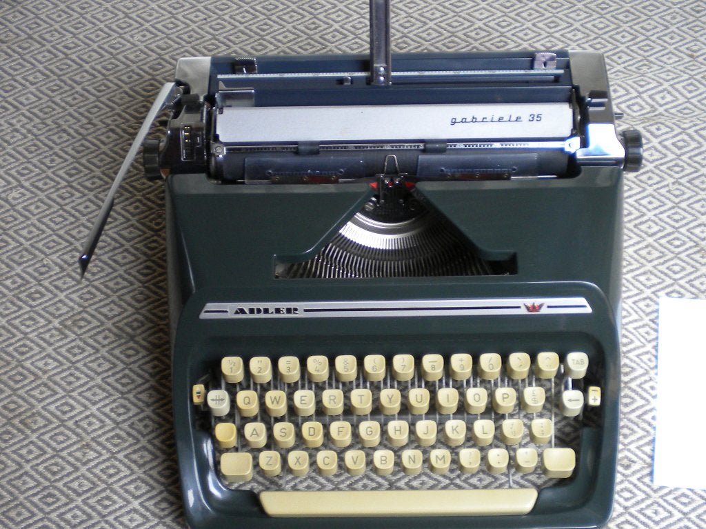 Adler Gabriele 35 kofferschrijfmachine, Diversen, Typemachines, Ophalen of Verzenden, Zo goed als nieuw
