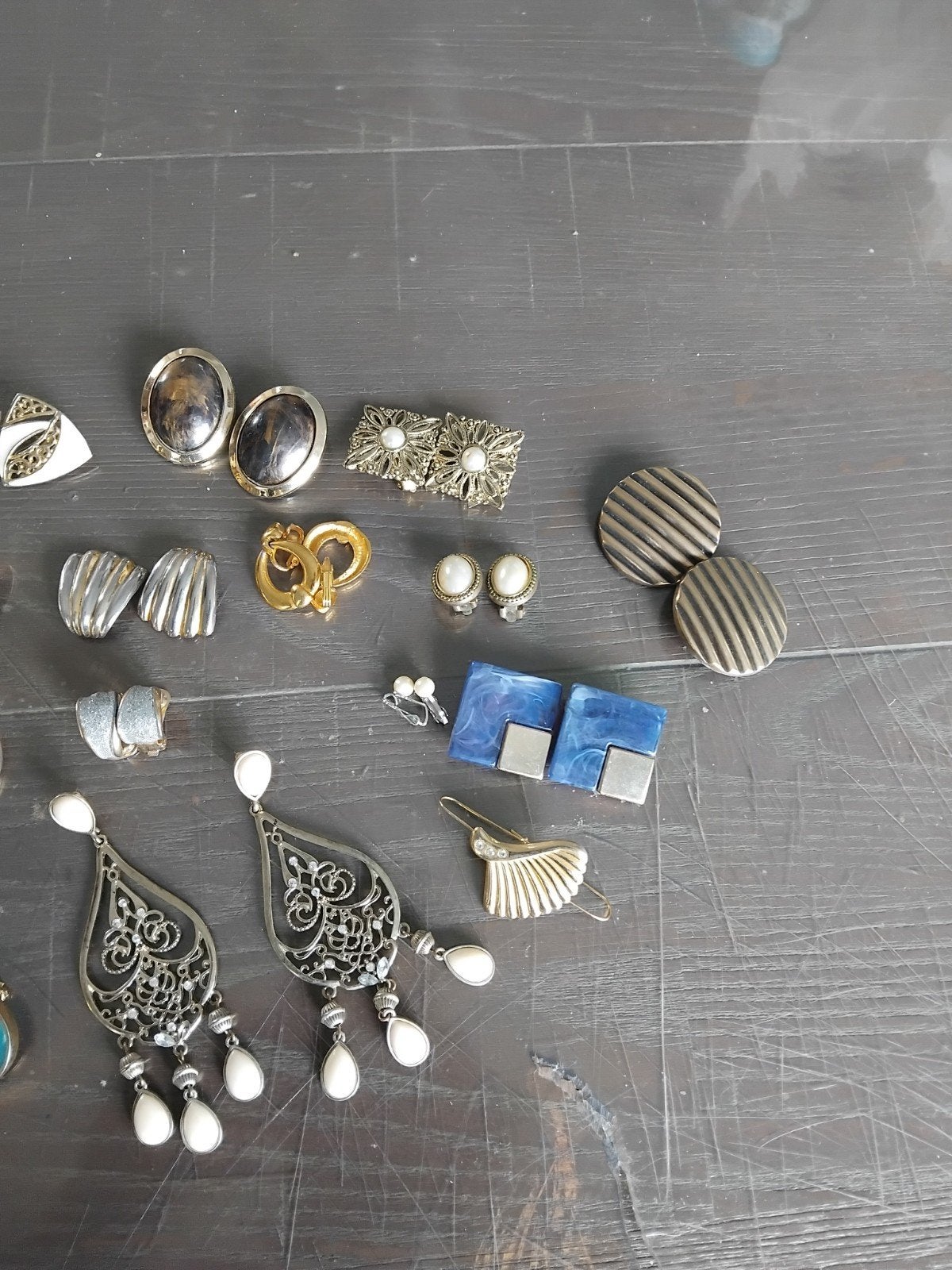 Grote collectie vintage oorbellen, diverse stijlen en mater, Overige materialen, Gebruikt, Overige kleuren, Met edelsteen