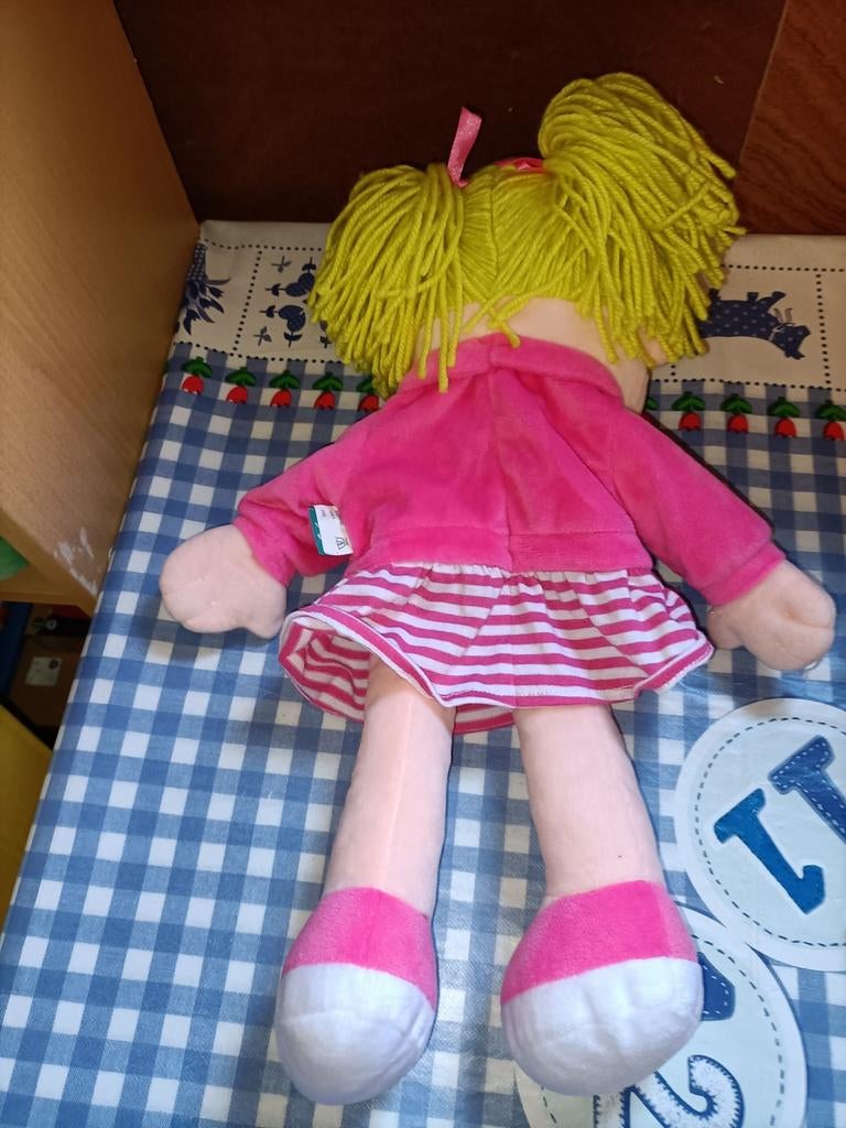 Leuke buikspreekpop meisje met roze jurk 40 cm groot, Ophalen of Verzenden, Zo goed als nieuw, Overige typen