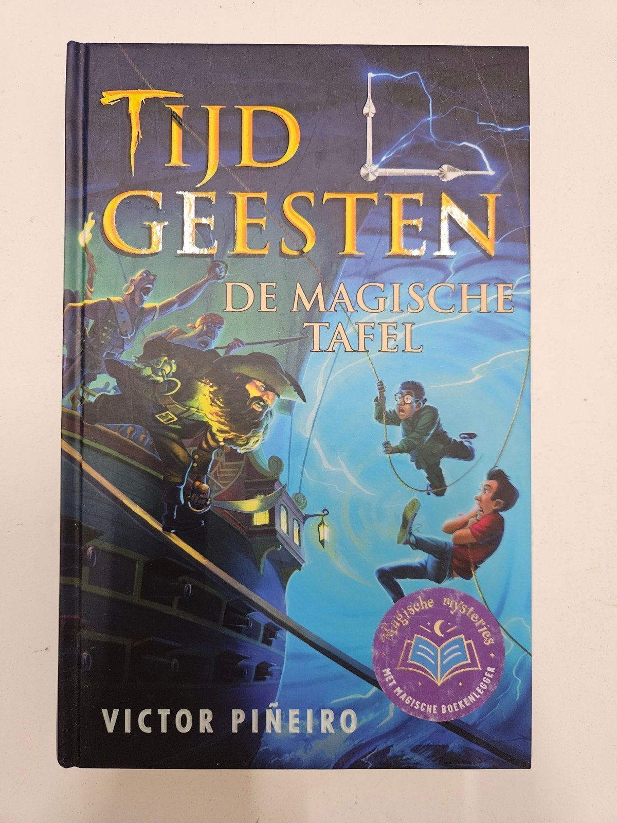 Victor Piñeiro - De magische tafel, Boeken, Victor Piñeiro, Fictie algemeen, Ophalen of Verzenden, Zo goed als nieuw