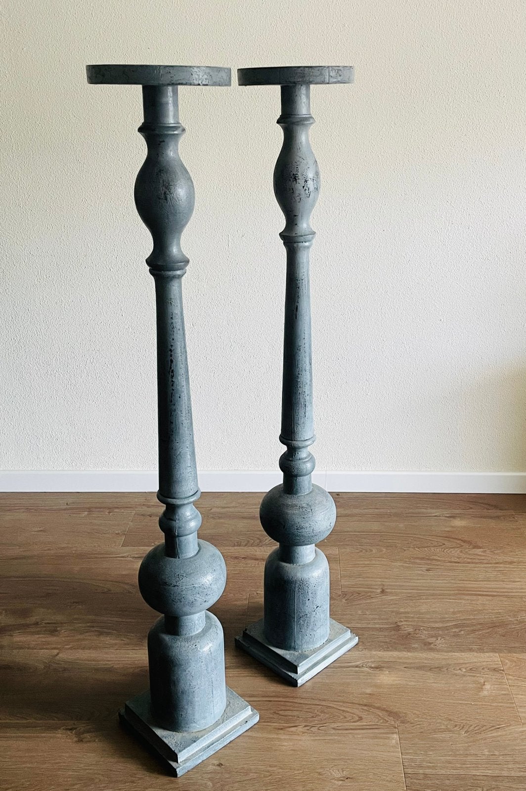 Set 2 Grote Vloer-Kandelaren Hout Grijs Landelijk 130 cm XL, Ophalen, Overige merken, Zo goed als nieuw, Grijs