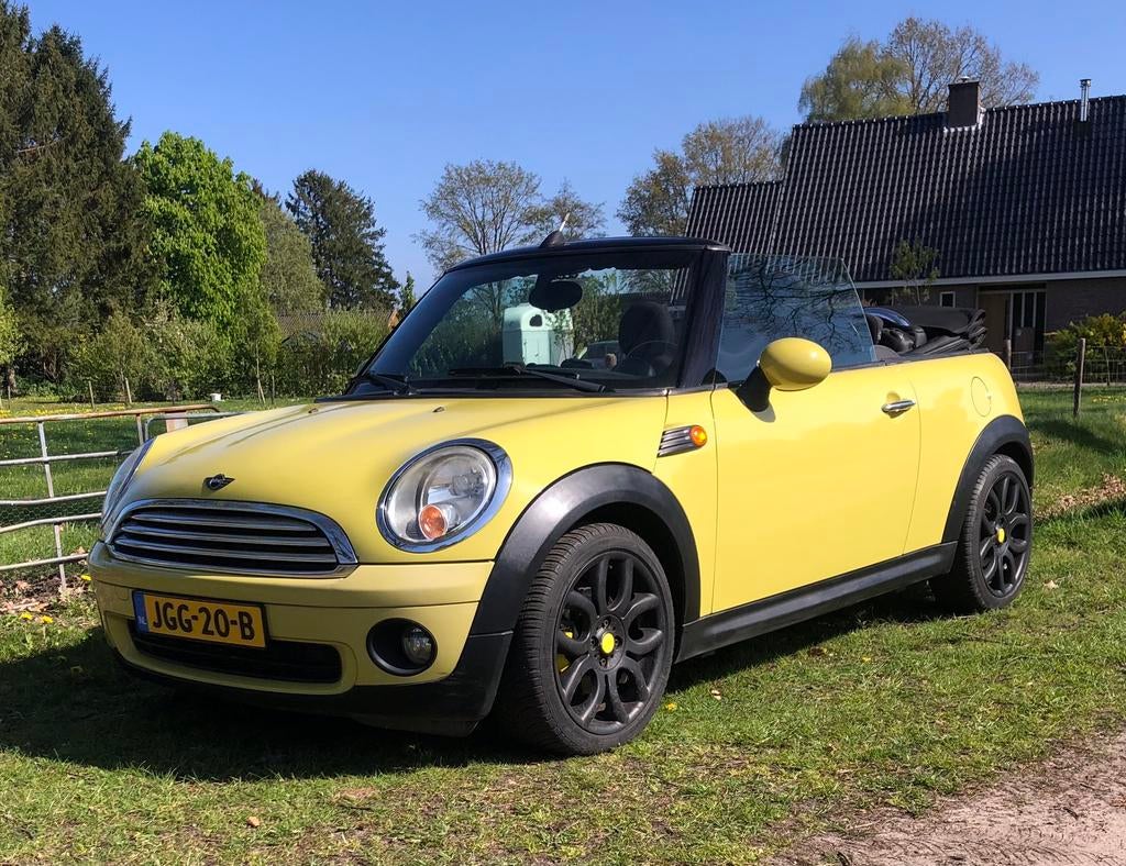 Mini Cabrio 1.6 120pk 2009 Geel, Auto's, Stof, 4 cilinders, Cabriolet, 4 stoelen