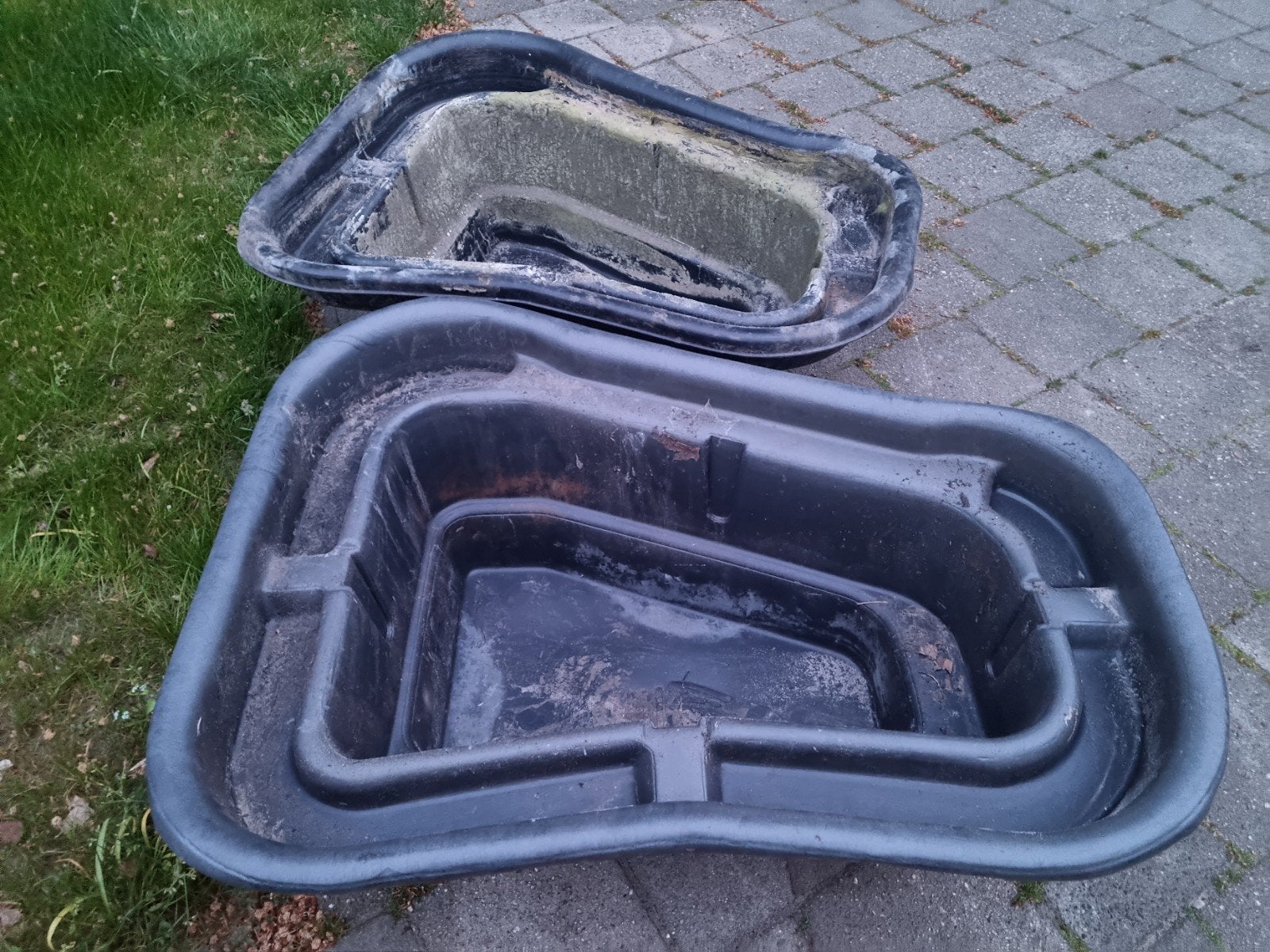 2x Keurige sierlijke voorgevormde vijvers fraai formaat 250L, Ophalen, Zo goed als nieuw