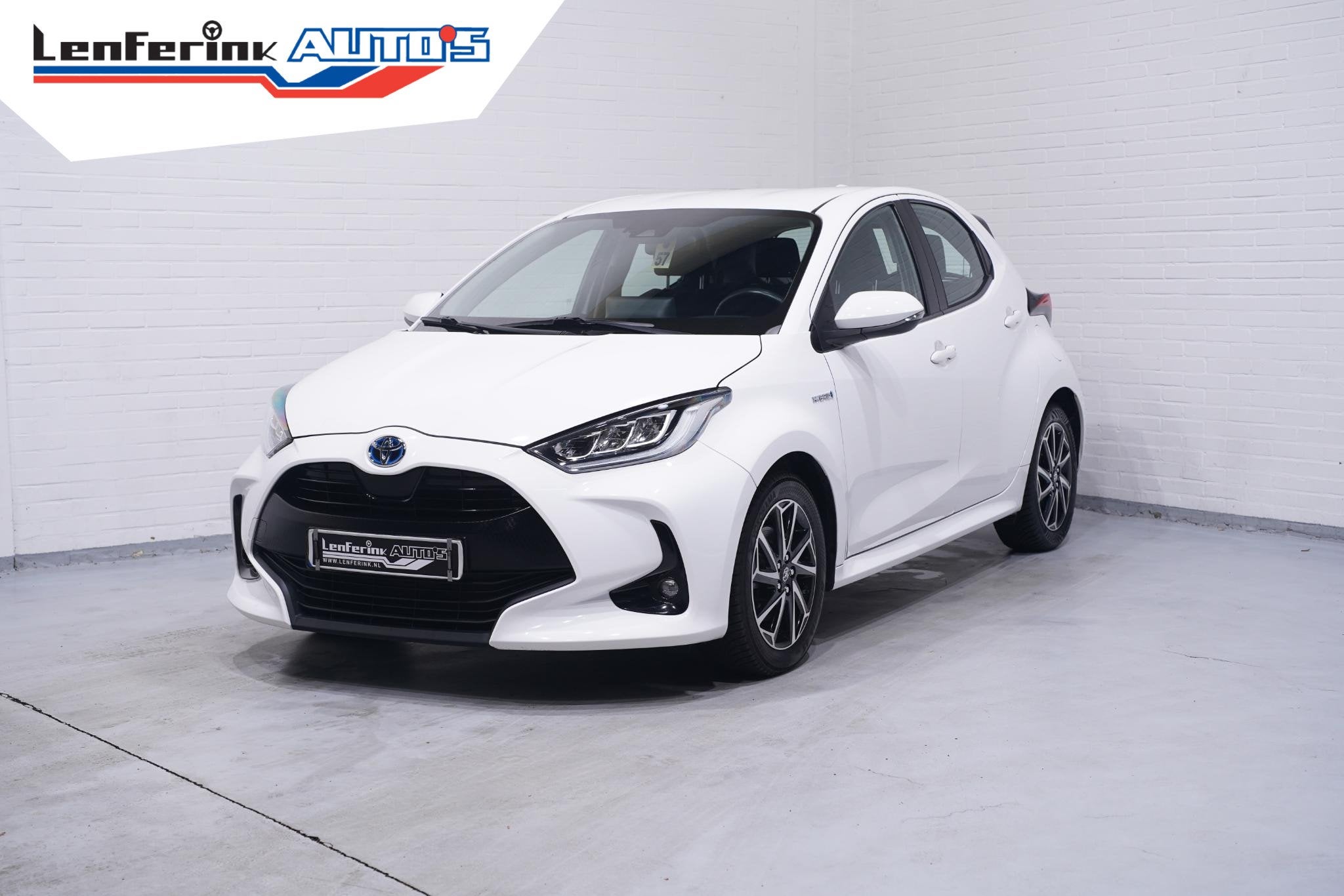 Toyota Yaris 1.5 Hybrid Dynamic NAP 1e eigenaar Camera Navig, Auto's, Gebruikt, Bedrijf, Hybride Elektrisch/Benzine, 3 cilinders
