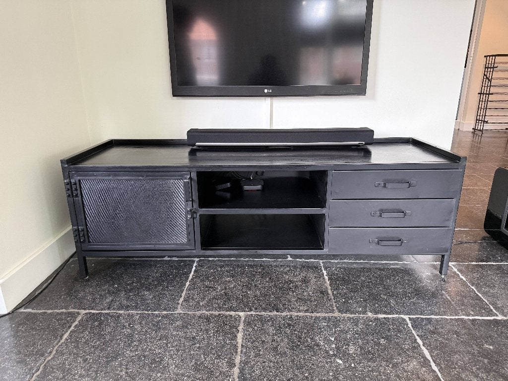 Industrieel tv-meubel / dressoir van metaal – zwart, Ophalen, Gebruikt, Industrieel tv meubel, 150 tot 200 cm